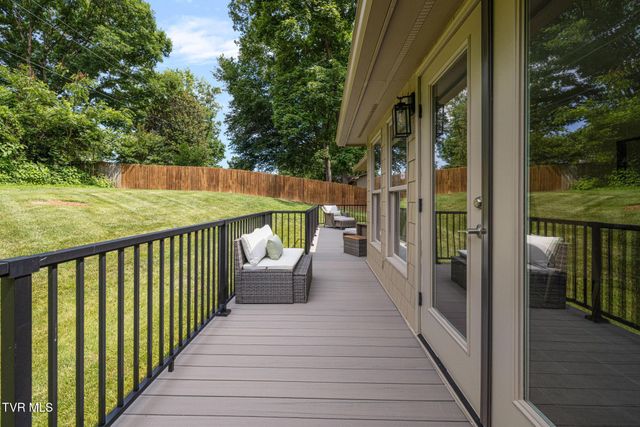 1006 Friar Tuck Road, Johnson City, TN 37604