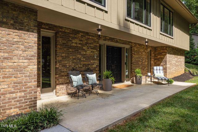 1006 Friar Tuck Road, Johnson City, TN 37604