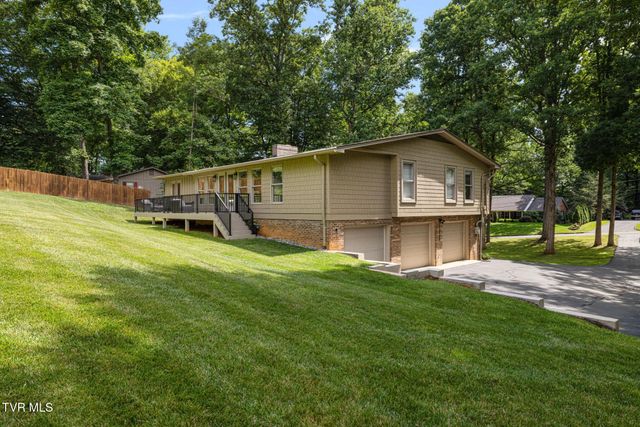 1006 Friar Tuck Road, Johnson City, TN 37604