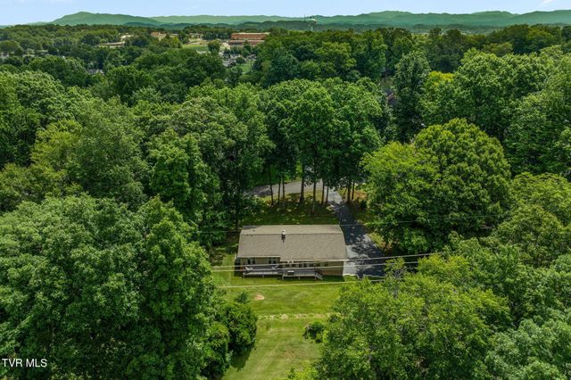 1006 Friar Tuck Road, Johnson City, TN 37604