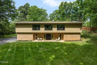 1006 Friar Tuck Road, Johnson City, TN 37604