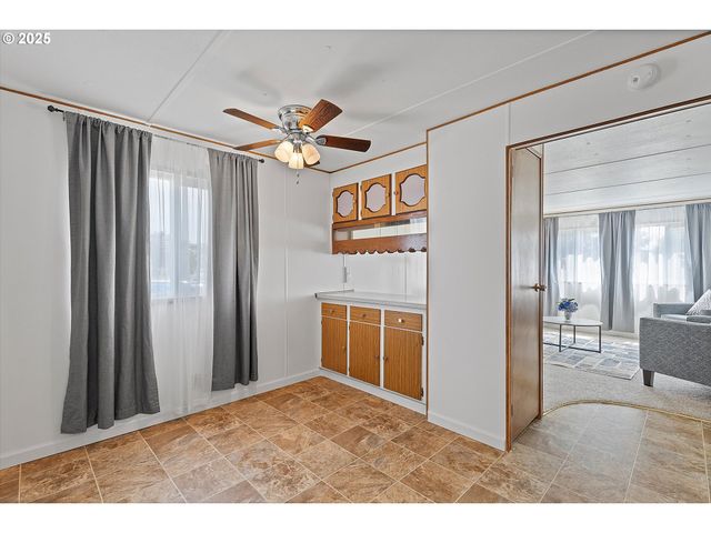 1999 Jansen Way 6, Woodburn, OR 97071