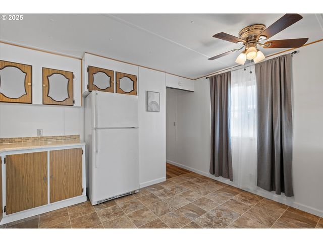 1999 Jansen Way 6, Woodburn, OR 97071