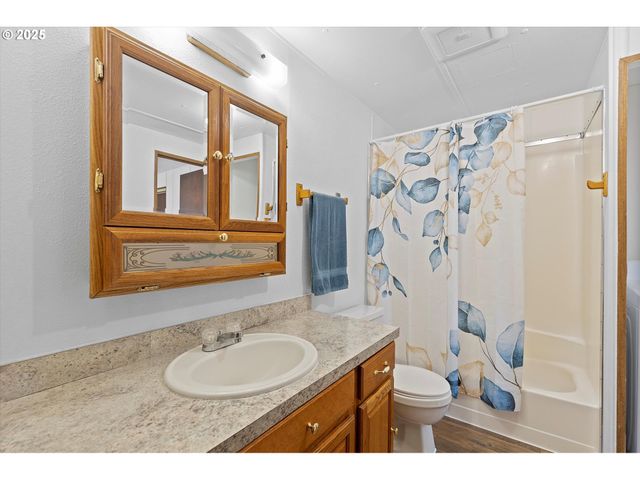 1999 Jansen Way 6, Woodburn, OR 97071