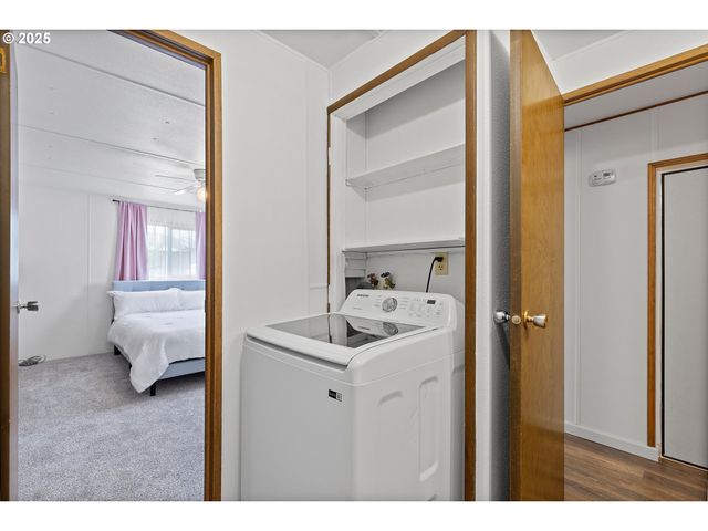 1999 Jansen Way 6, Woodburn, OR 97071