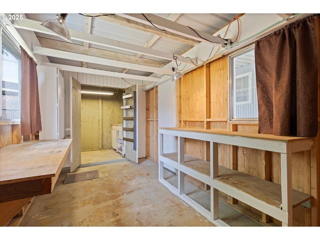 1999 Jansen Way 6, Woodburn, OR 97071