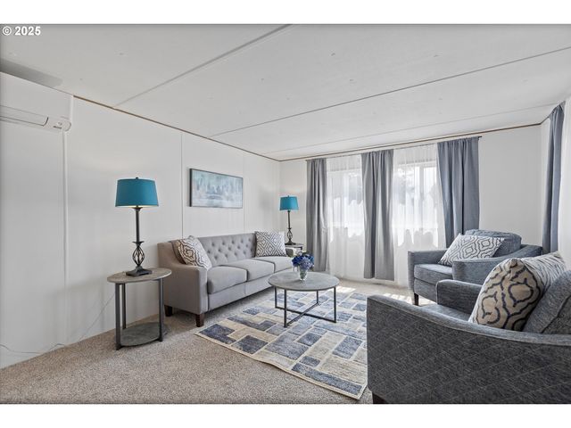 1999 Jansen Way 6, Woodburn, OR 97071