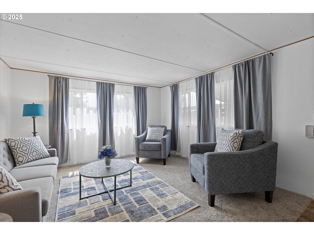 1999 Jansen Way 6, Woodburn, OR 97071