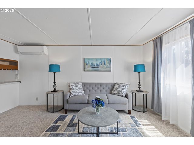 1999 Jansen Way 6, Woodburn, OR 97071