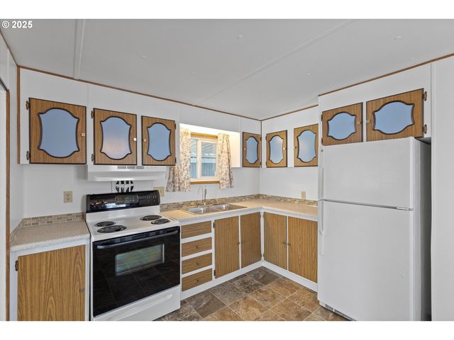 1999 Jansen Way 6, Woodburn, OR 97071