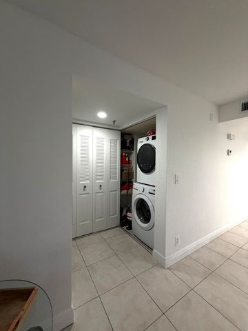 20 ROYAL PALM Way 3020, Boca Raton, FL 33432