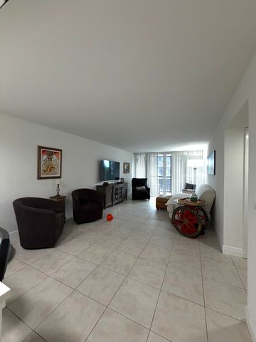 20 ROYAL PALM Way 3020, Boca Raton, FL 33432