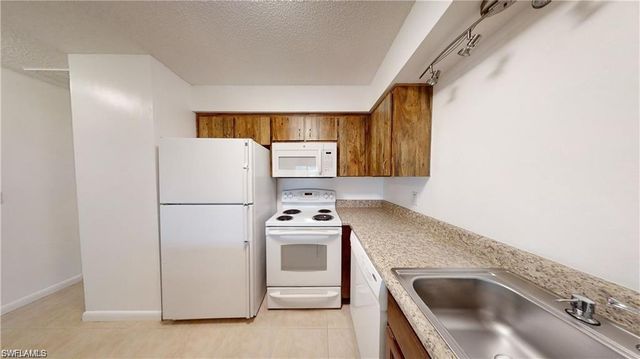 2303 NE 6th ST # 3, Cape Coral, FL 33909