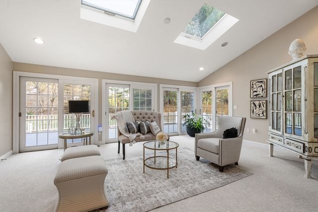 15 Homestead Dr, Medfield, MA 02052