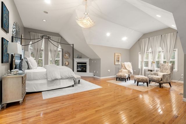 15 Homestead Dr, Medfield, MA 02052