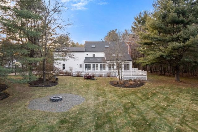 15 Homestead Dr, Medfield, MA 02052