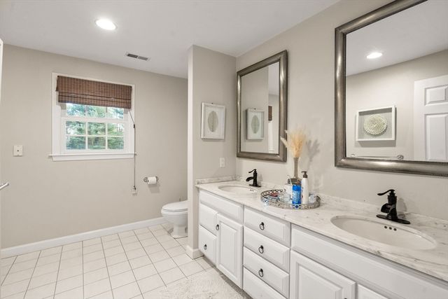 15 Homestead Dr, Medfield, MA 02052