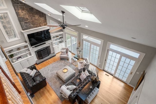 15 Homestead Dr, Medfield, MA 02052