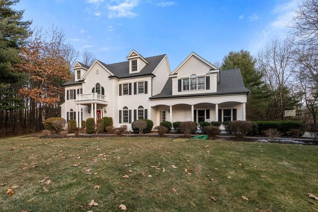 15 Homestead Dr, Medfield, MA 02052