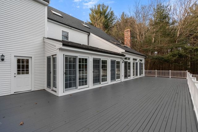 15 Homestead Dr, Medfield, MA 02052