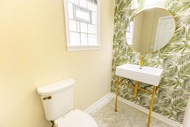 2350 S 56th STREET, West Allis, WI 53219