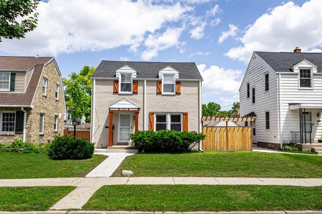 2350 S 56th STREET, West Allis, WI 53219