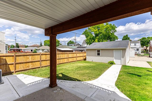 2350 S 56th STREET, West Allis, WI 53219