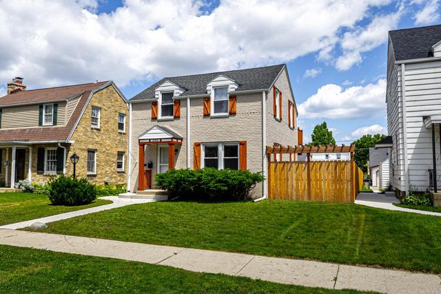 2350 S 56th STREET, West Allis, WI 53219