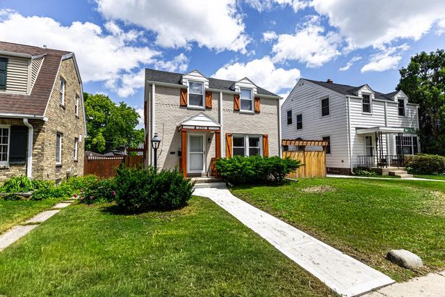 2350 S 56th STREET, West Allis, WI 53219