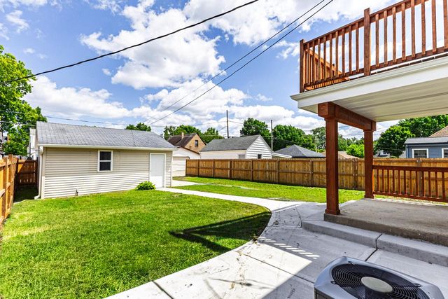 2350 S 56th STREET, West Allis, WI 53219