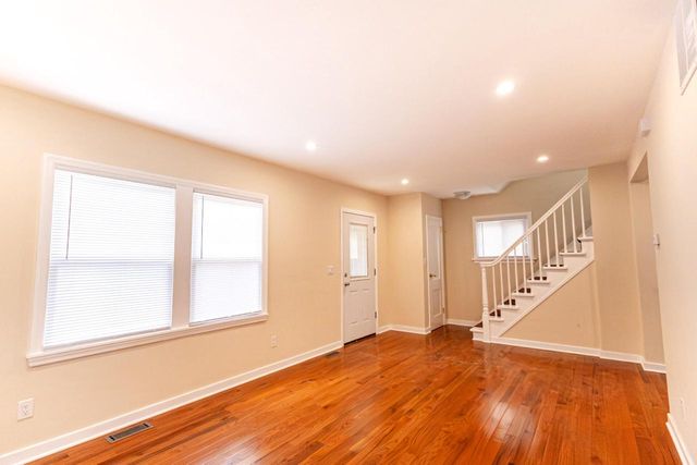 2350 S 56th STREET, West Allis, WI 53219