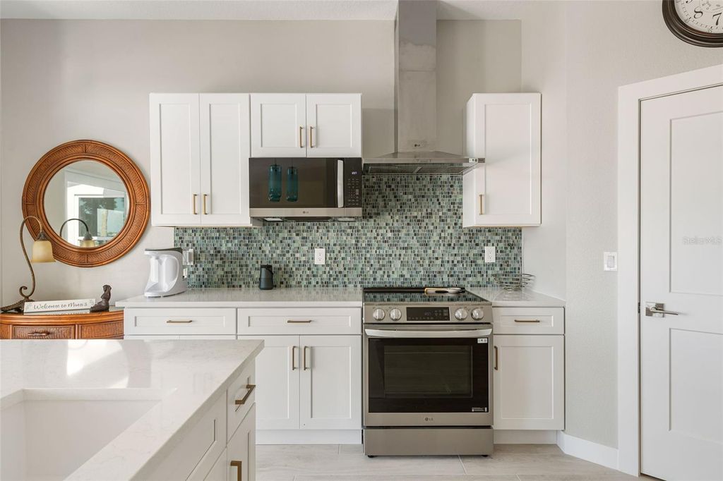 Image 12 of property listing at 4087 PELICAN SHORES CIRCLE, Englewood, FL 34223