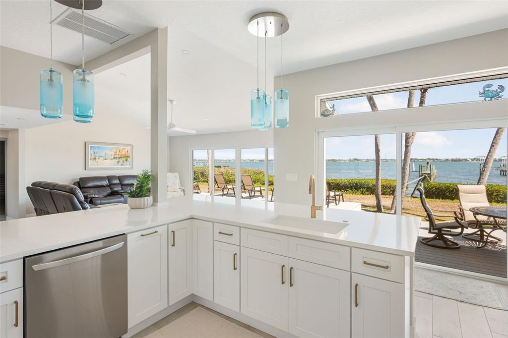 Image 15 of property listing at 4087 PELICAN SHORES CIRCLE, Englewood, FL 34223