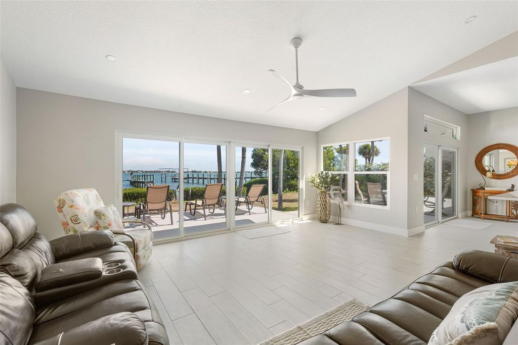 Image 29 of property listing at 4087 PELICAN SHORES CIRCLE, Englewood, FL 34223