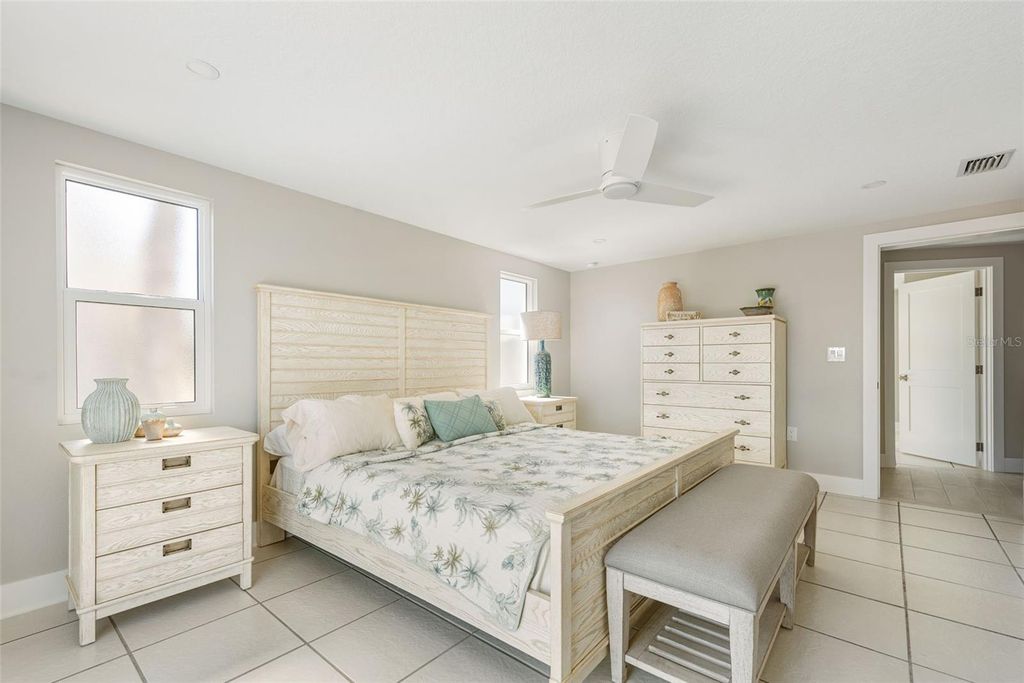 Image 33 of property listing at 4087 PELICAN SHORES CIRCLE, Englewood, FL 34223