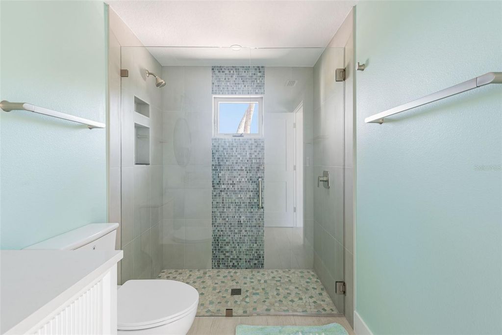 Image 37 of property listing at 4087 PELICAN SHORES CIRCLE, Englewood, FL 34223