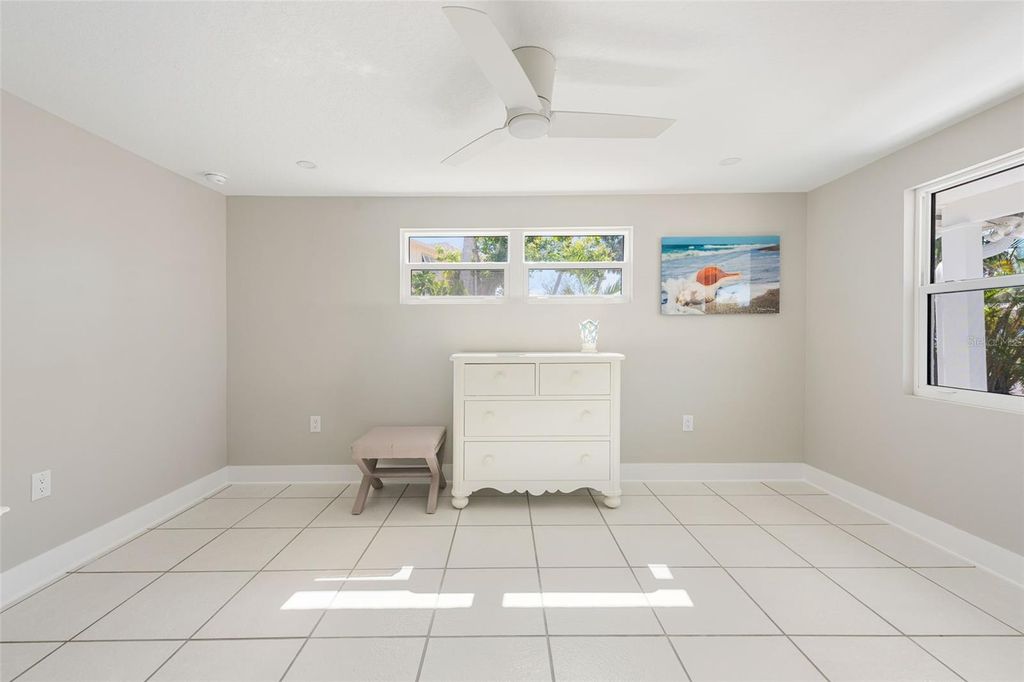 Image 40 of property listing at 4087 PELICAN SHORES CIRCLE, Englewood, FL 34223