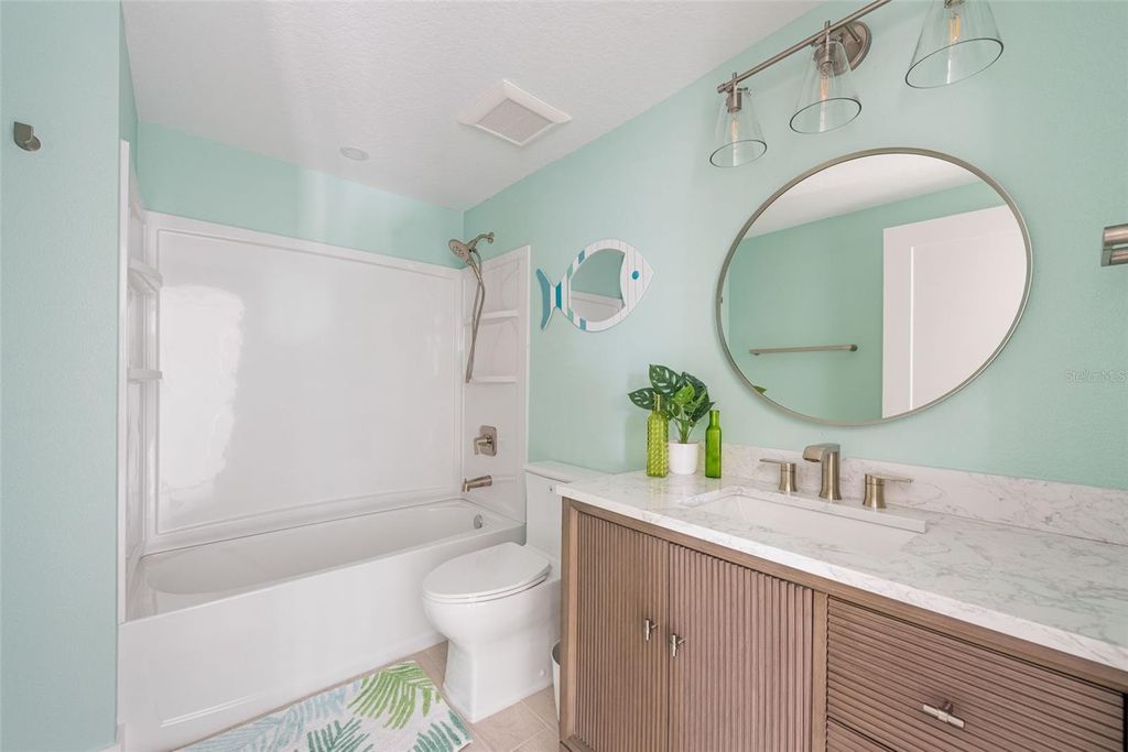 Image 44 of property listing at 4087 PELICAN SHORES CIRCLE, Englewood, FL 34223