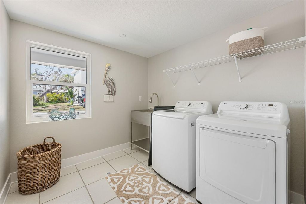 Image 46 of property listing at 4087 PELICAN SHORES CIRCLE, Englewood, FL 34223