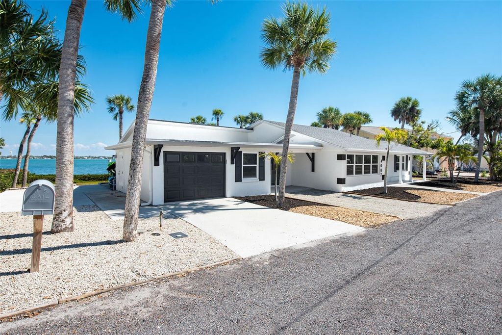 Image 62 of property listing at 4087 PELICAN SHORES CIRCLE, Englewood, FL 34223