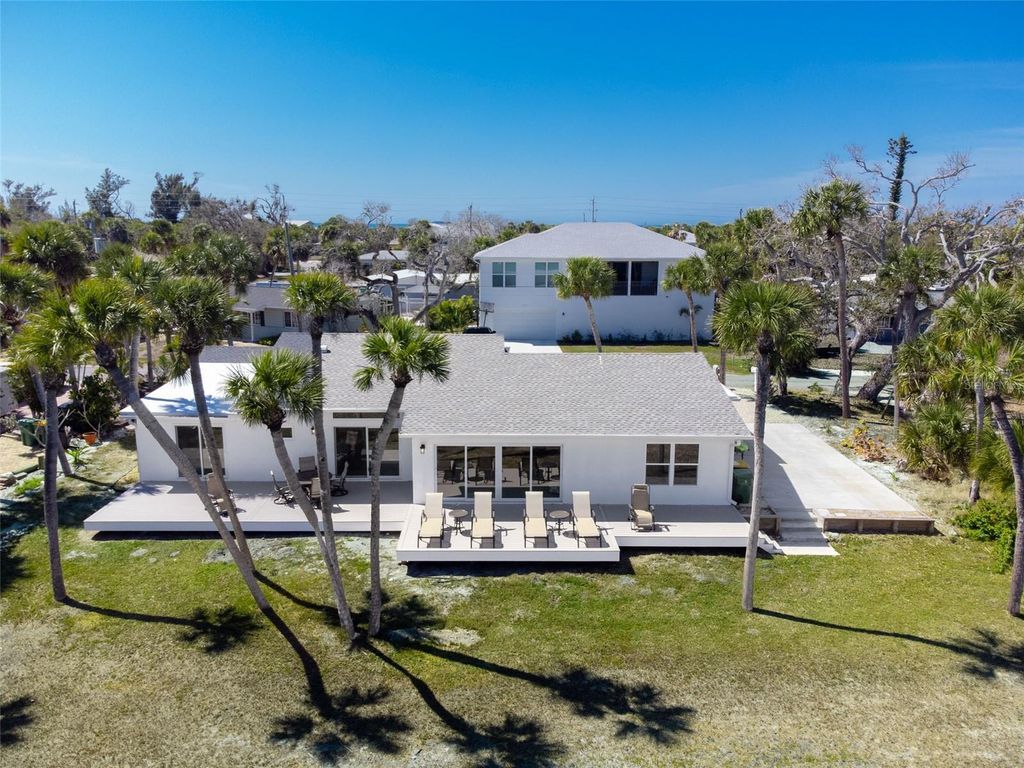 Image 76 of property listing at 4087 PELICAN SHORES CIRCLE, Englewood, FL 34223