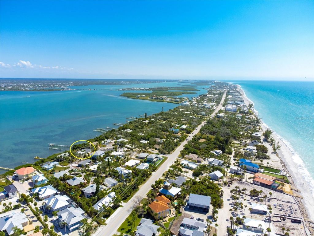 Image 79 of property listing at 4087 PELICAN SHORES CIRCLE, Englewood, FL 34223