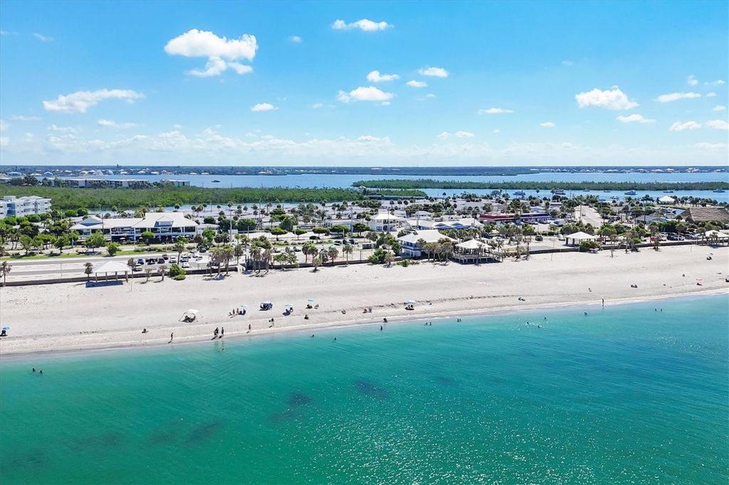 Image 93 of property listing at 4087 PELICAN SHORES CIRCLE, Englewood, FL 34223