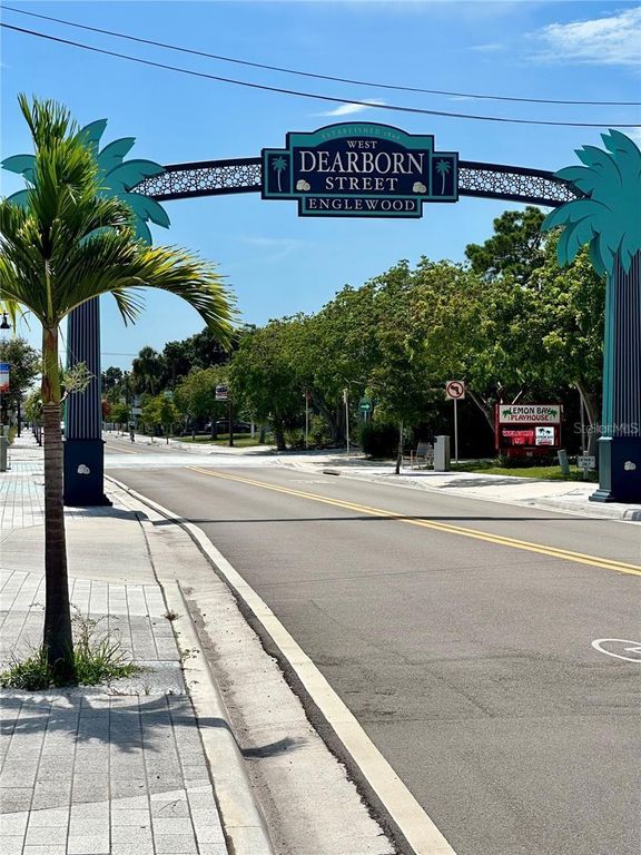 Image 95 of property listing at 4087 PELICAN SHORES CIRCLE, Englewood, FL 34223