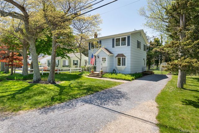 22 W End Avenue, East Quogue, NY 11942