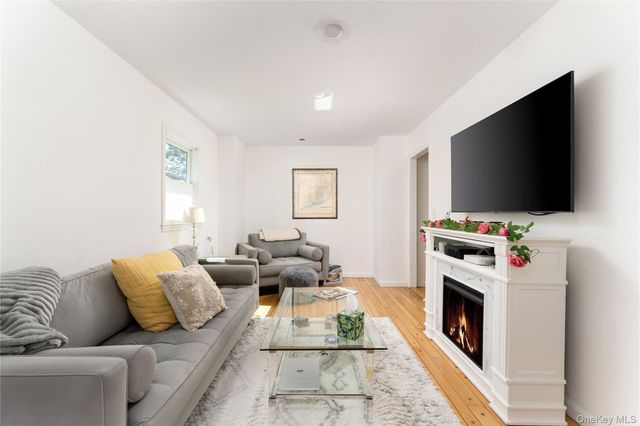 22 W End Avenue, East Quogue, NY 11942