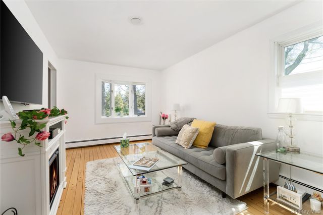 22 W End Avenue, East Quogue, NY 11942