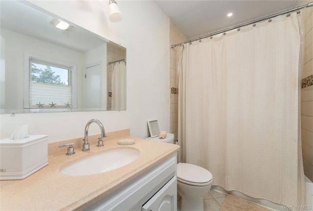 22 W End Avenue, East Quogue, NY 11942