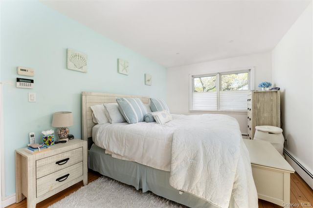 22 W End Avenue, East Quogue, NY 11942