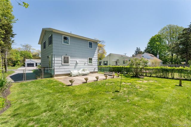 22 W End Avenue, East Quogue, NY 11942